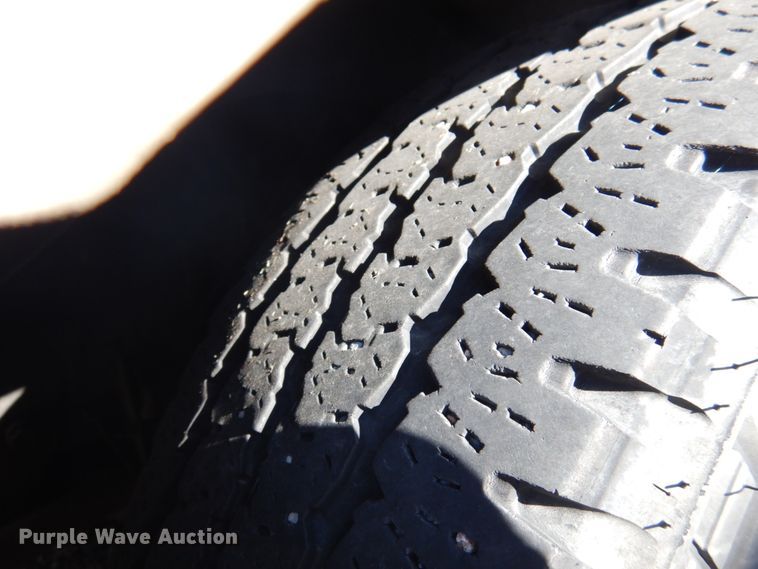 image for item HW9862 2010 Chevrolet Express  shuttle bus