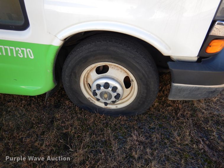 image for item HW9862 2010 Chevrolet Express  shuttle bus