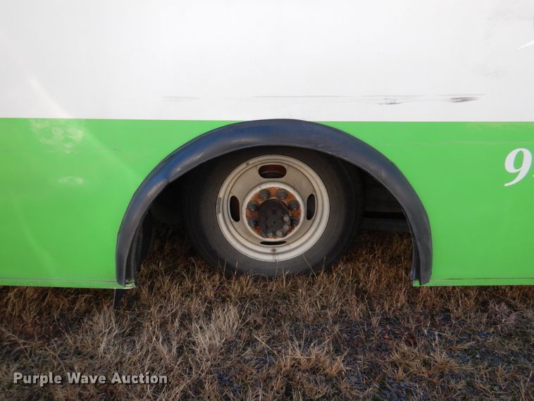 image for item HW9862 2010 Chevrolet Express  shuttle bus