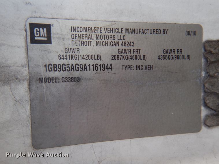 image for item HW9862 2010 Chevrolet Express  shuttle bus