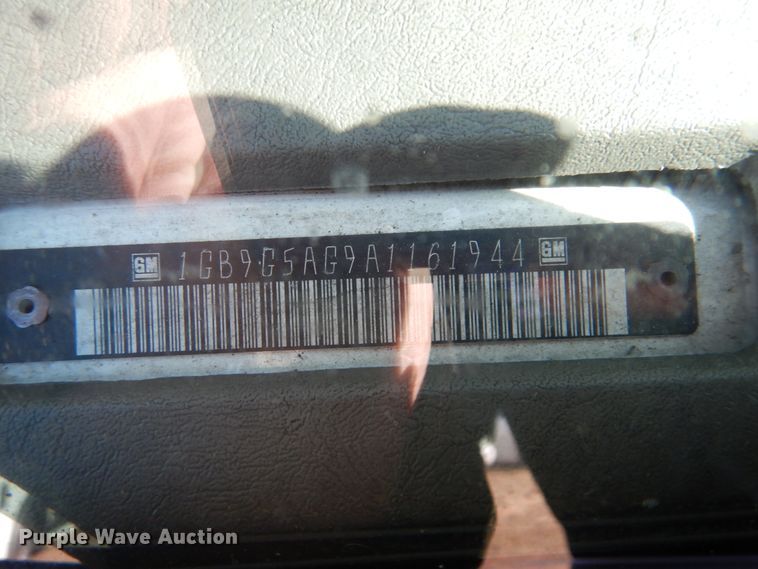 image for item HW9862 2010 Chevrolet Express  shuttle bus