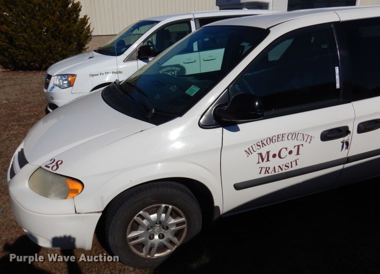 image for item HW9865 2005 Dodge Grand Caravan  van