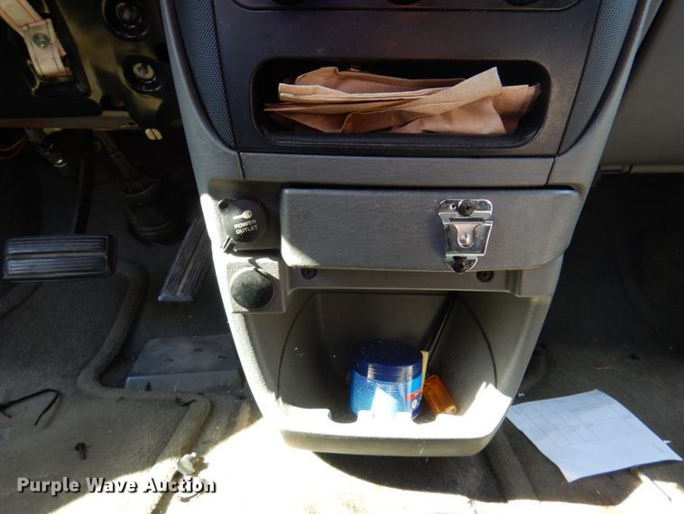 image for item HW9865 2005 Dodge Grand Caravan  van