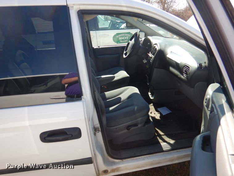 image for item HW9865 2005 Dodge Grand Caravan  van