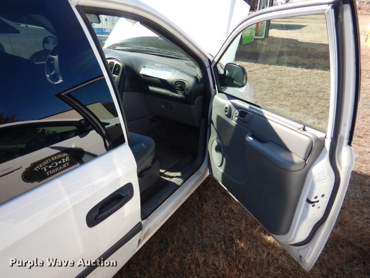 image for item HW9865 2005 Dodge Grand Caravan  van