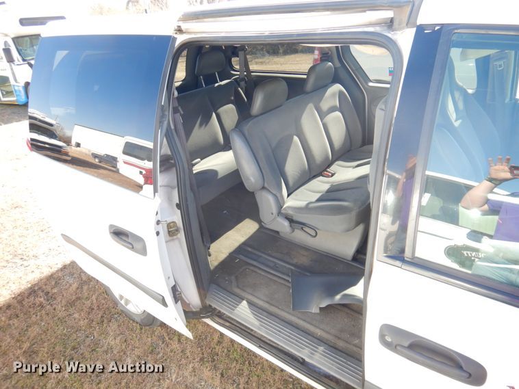 image for item HW9865 2005 Dodge Grand Caravan  van
