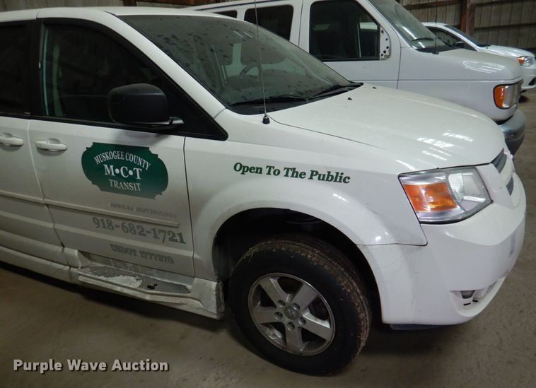 image for item HW9867 2010 Dodge Grand Caravan  van