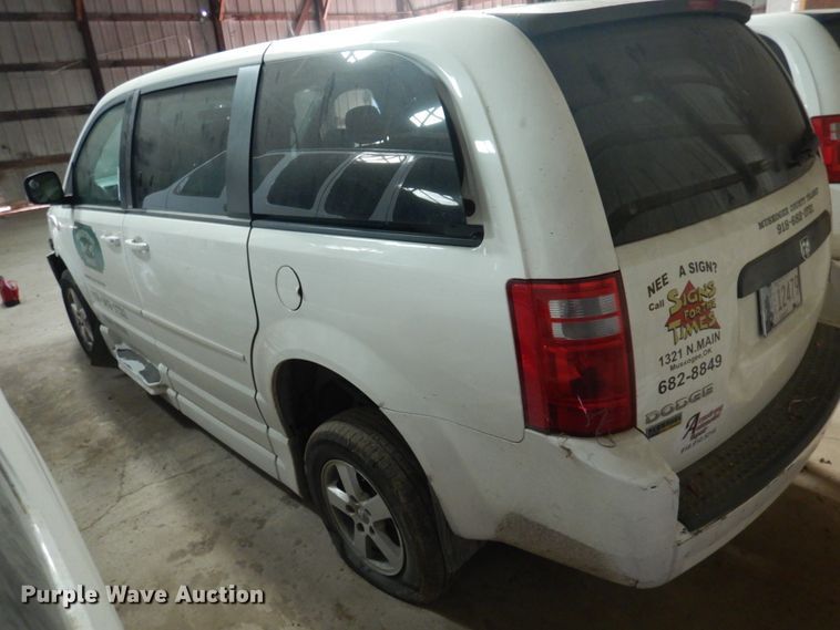 image for item HW9867 2010 Dodge Grand Caravan  van
