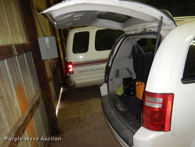 image for item HW9867 2010 Dodge Grand Caravan  van