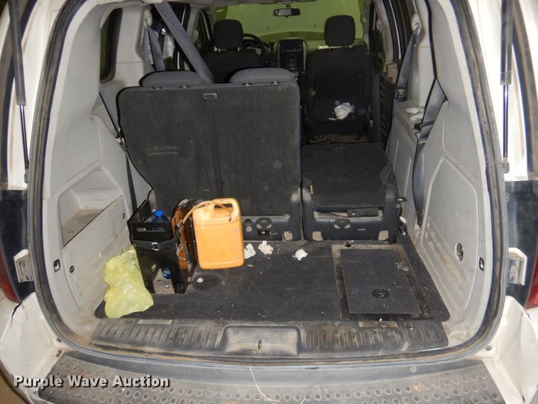 image for item HW9867 2010 Dodge Grand Caravan  van