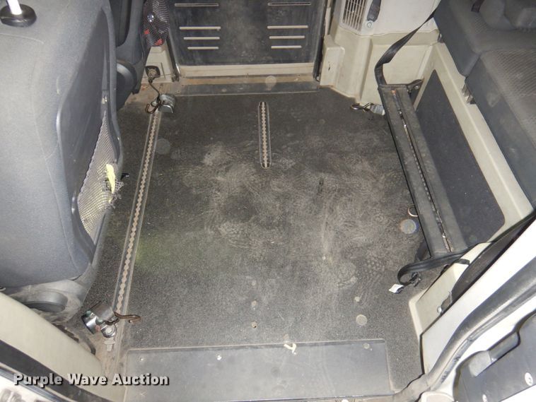 image for item HW9867 2010 Dodge Grand Caravan  van