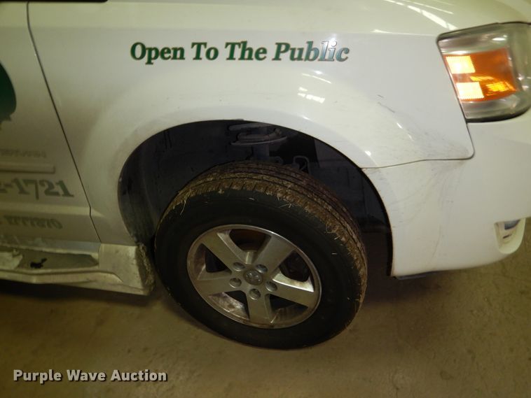 image for item HW9867 2010 Dodge Grand Caravan  van