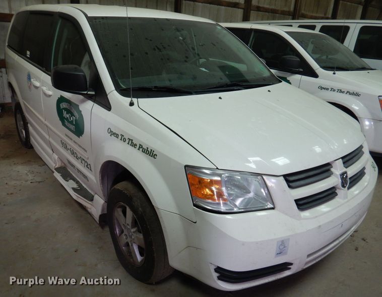 image for item HW9868 2010 Dodge Grand Caravan  van