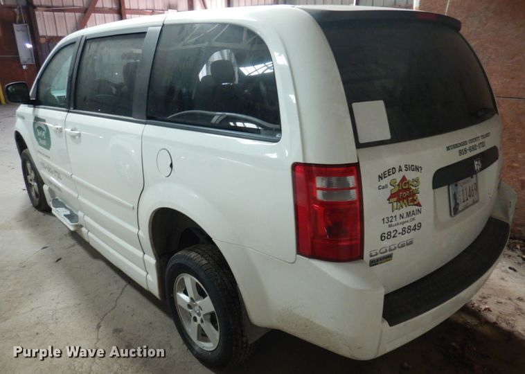 image for item HW9868 2010 Dodge Grand Caravan  van
