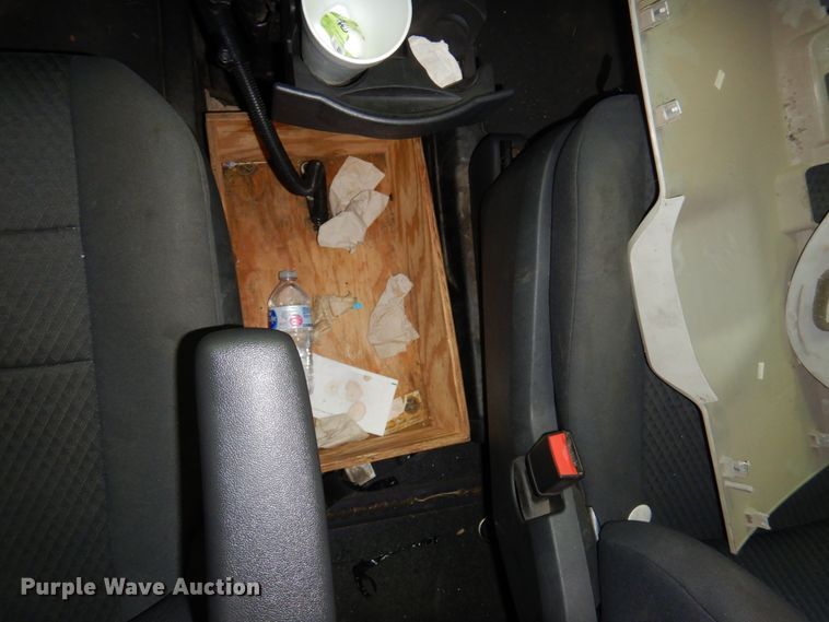 image for item HW9868 2010 Dodge Grand Caravan  van