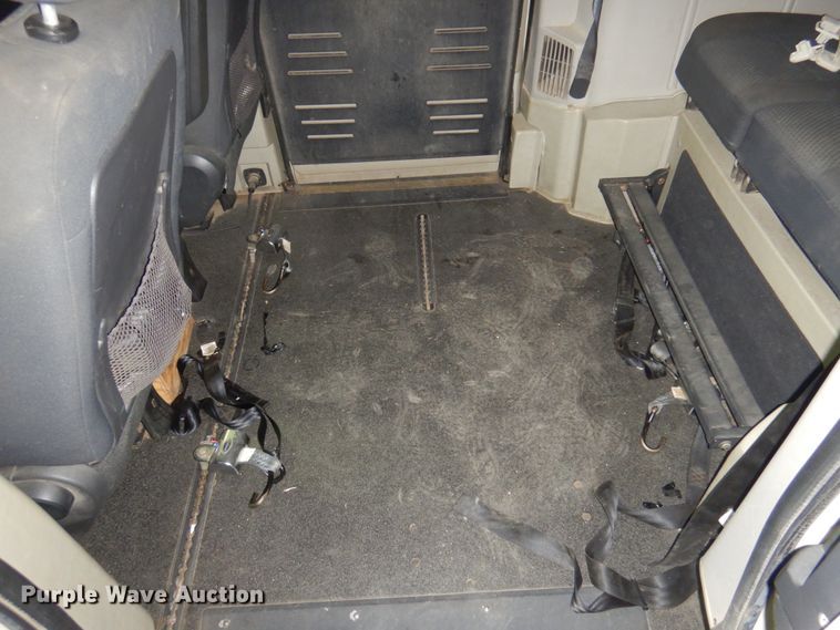 image for item HW9868 2010 Dodge Grand Caravan  van