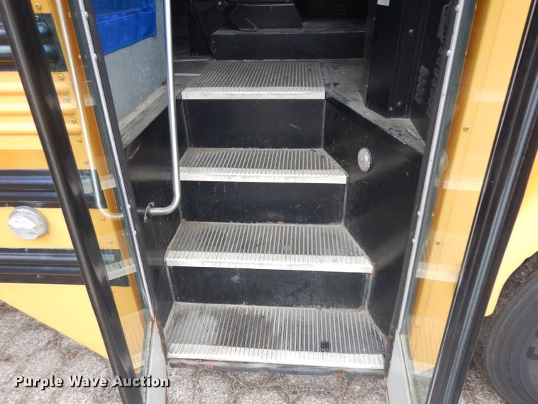 image for item IG9204 2005 Thomas  school bus