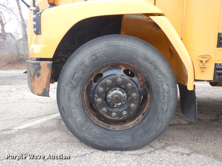 image for item IG9205 2005 Thomas  school bus