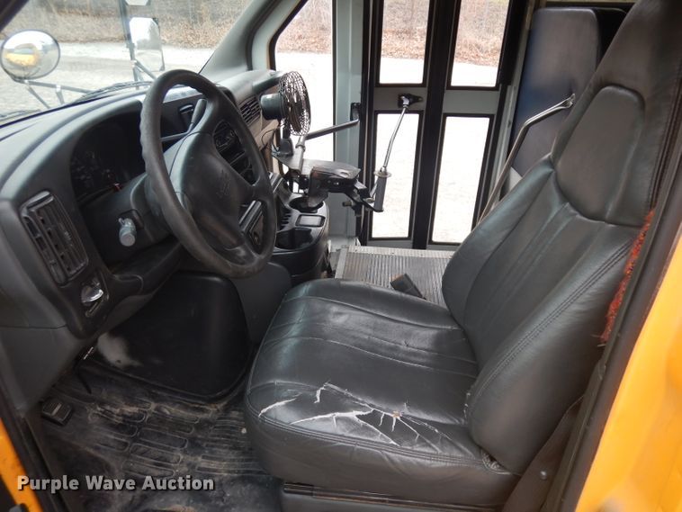 image for item IG9206 2002 Thomas  school bus