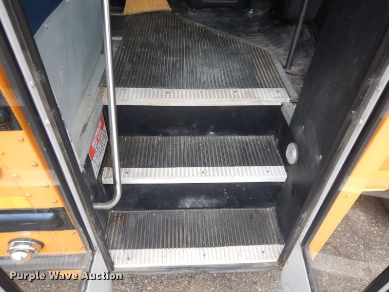 image for item IG9206 2002 Thomas  school bus