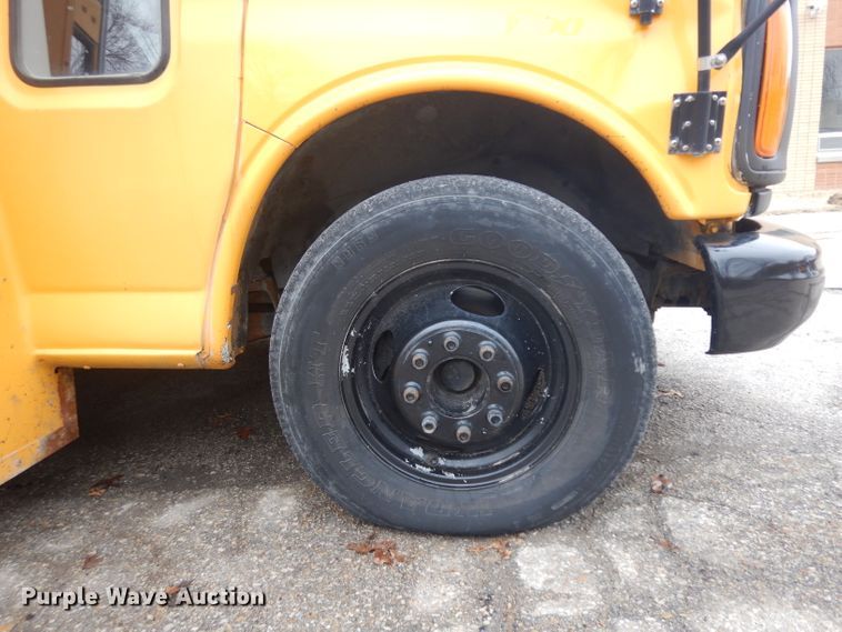 image for item IG9206 2002 Thomas  school bus