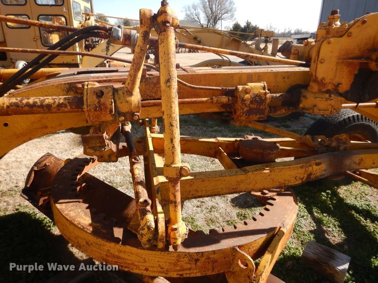image for item IG9225 Caterpillar 212  rigid frame motor grader