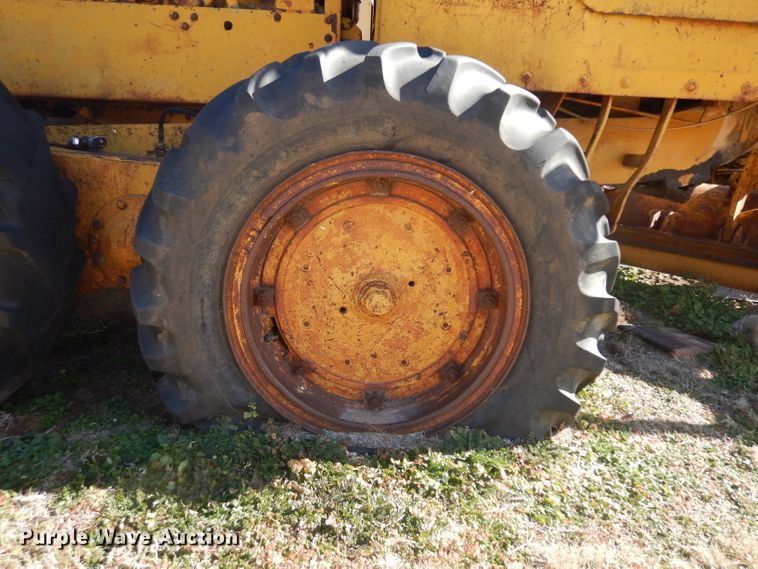 image for item IG9225 Caterpillar 212  rigid frame motor grader