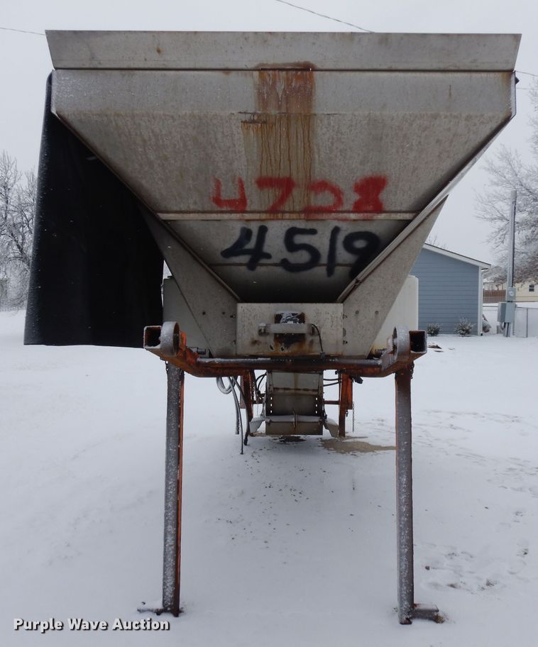 image for item IP9001 2010 Warren AC2400-14 spreader