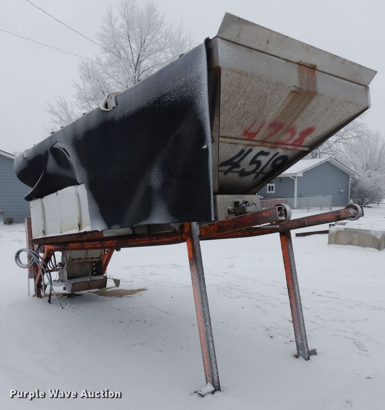 image for item IP9001 2010 Warren AC2400-14 spreader