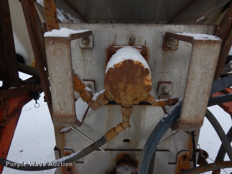 image for item IP9001 2010 Warren AC2400-14 spreader