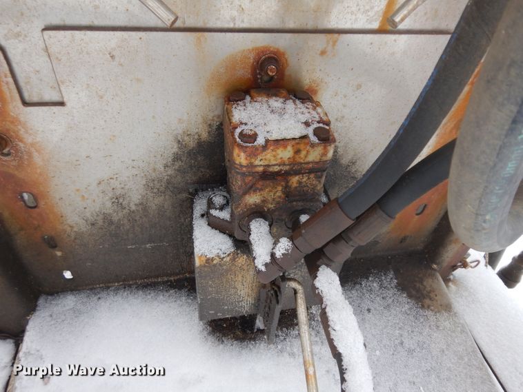 image for item IP9001 2010 Warren AC2400-14 spreader