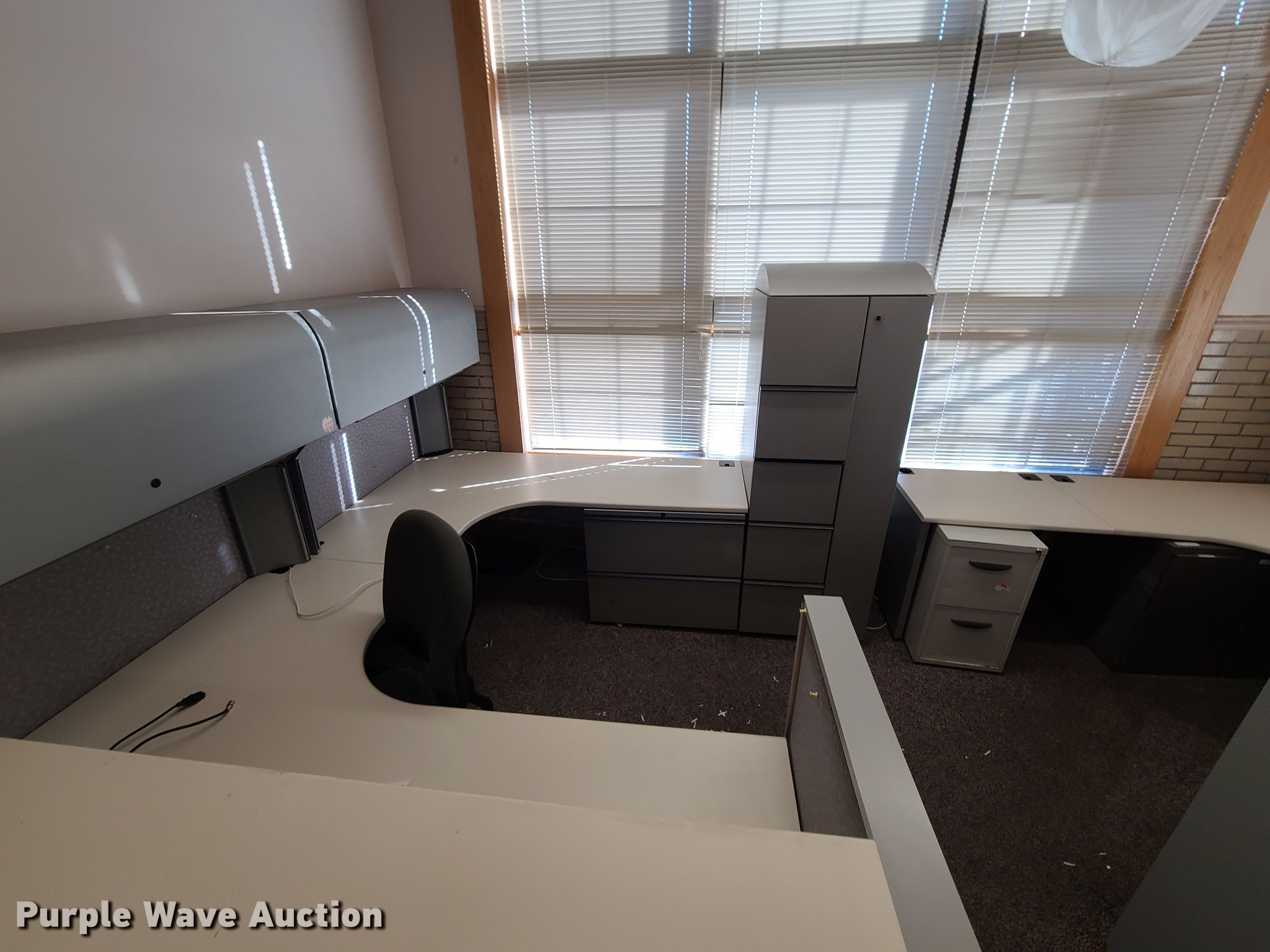 Office furniture in Kansas City, MO Item FW9630 sold Purple Wave