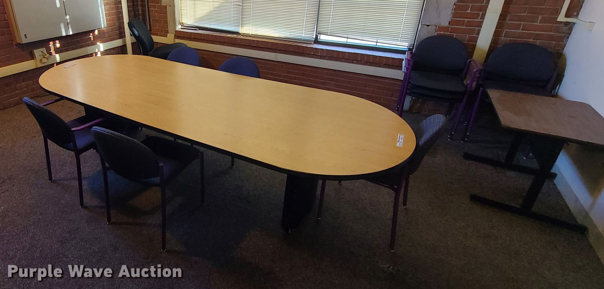 Office furniture in Kansas City, MO Item FW9631 sold Purple Wave