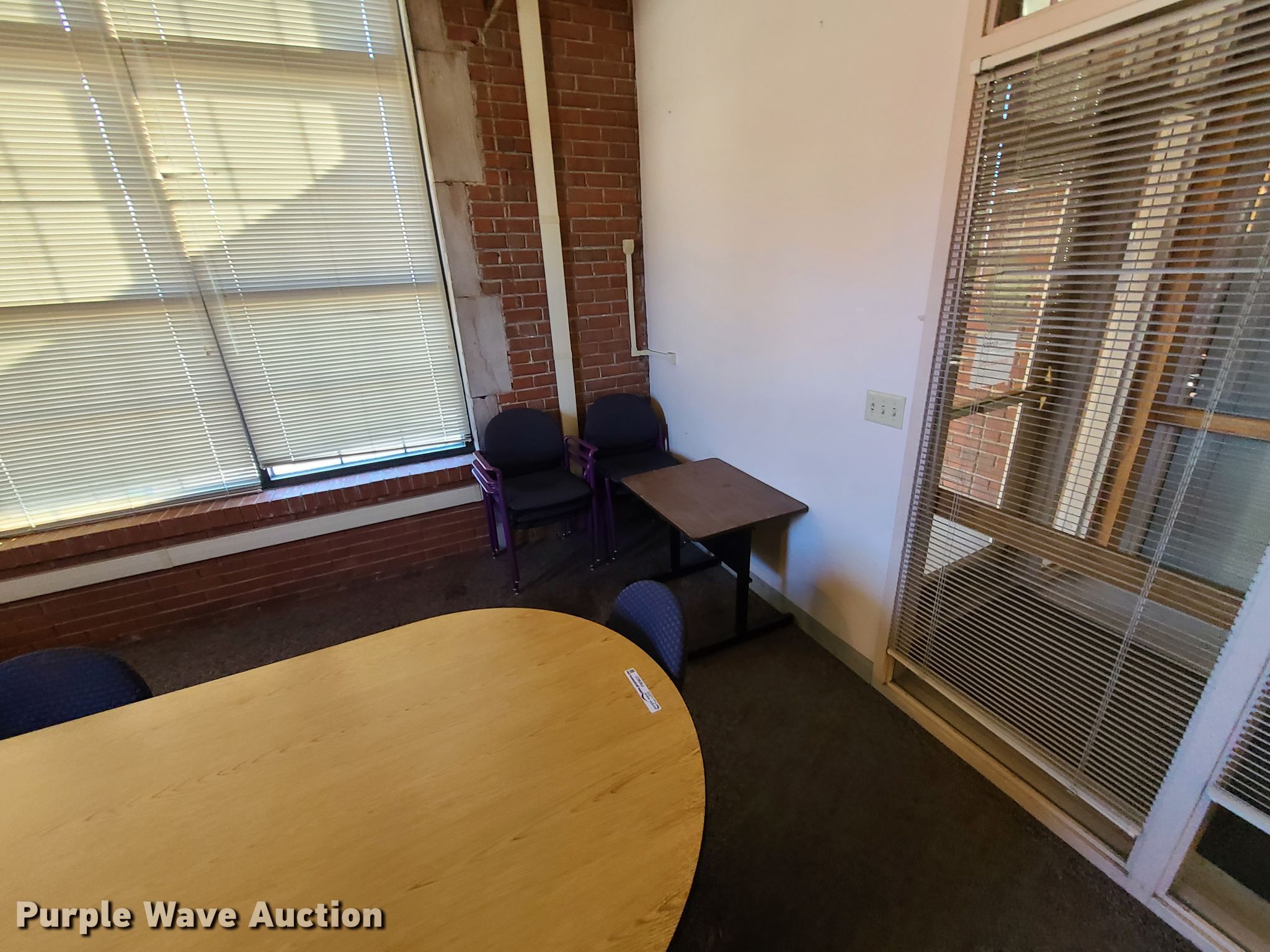 Office furniture in Kansas City, MO Item FW9631 sold Purple Wave