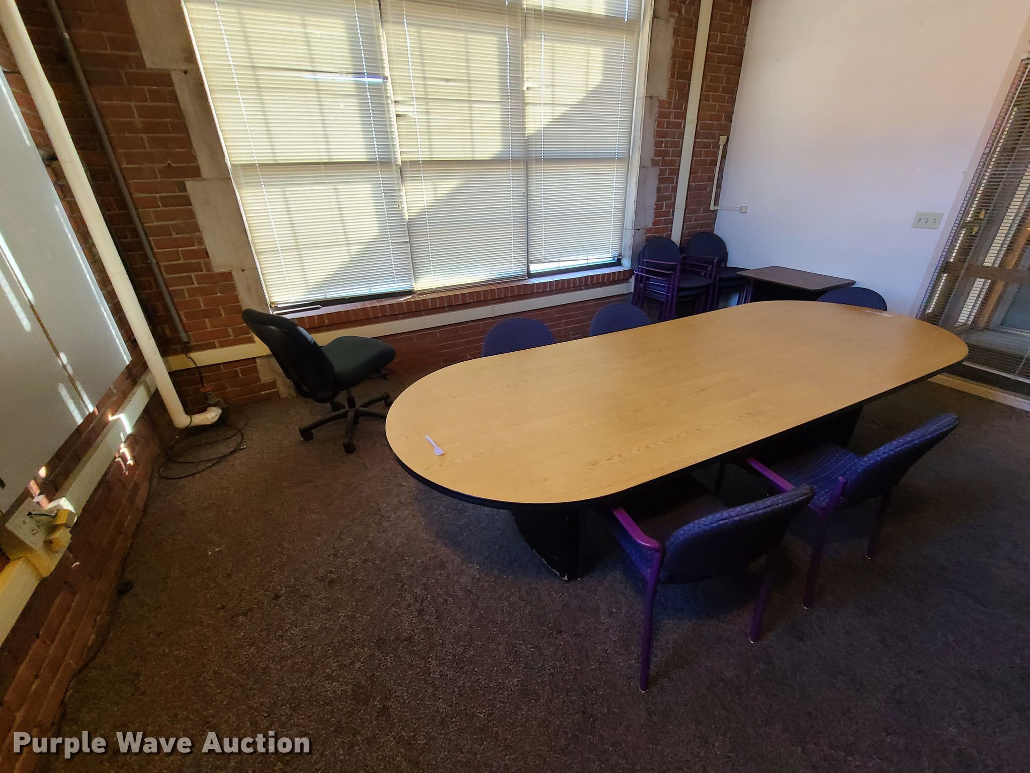 Office furniture in Kansas City, MO Item FW9631 sold Purple Wave