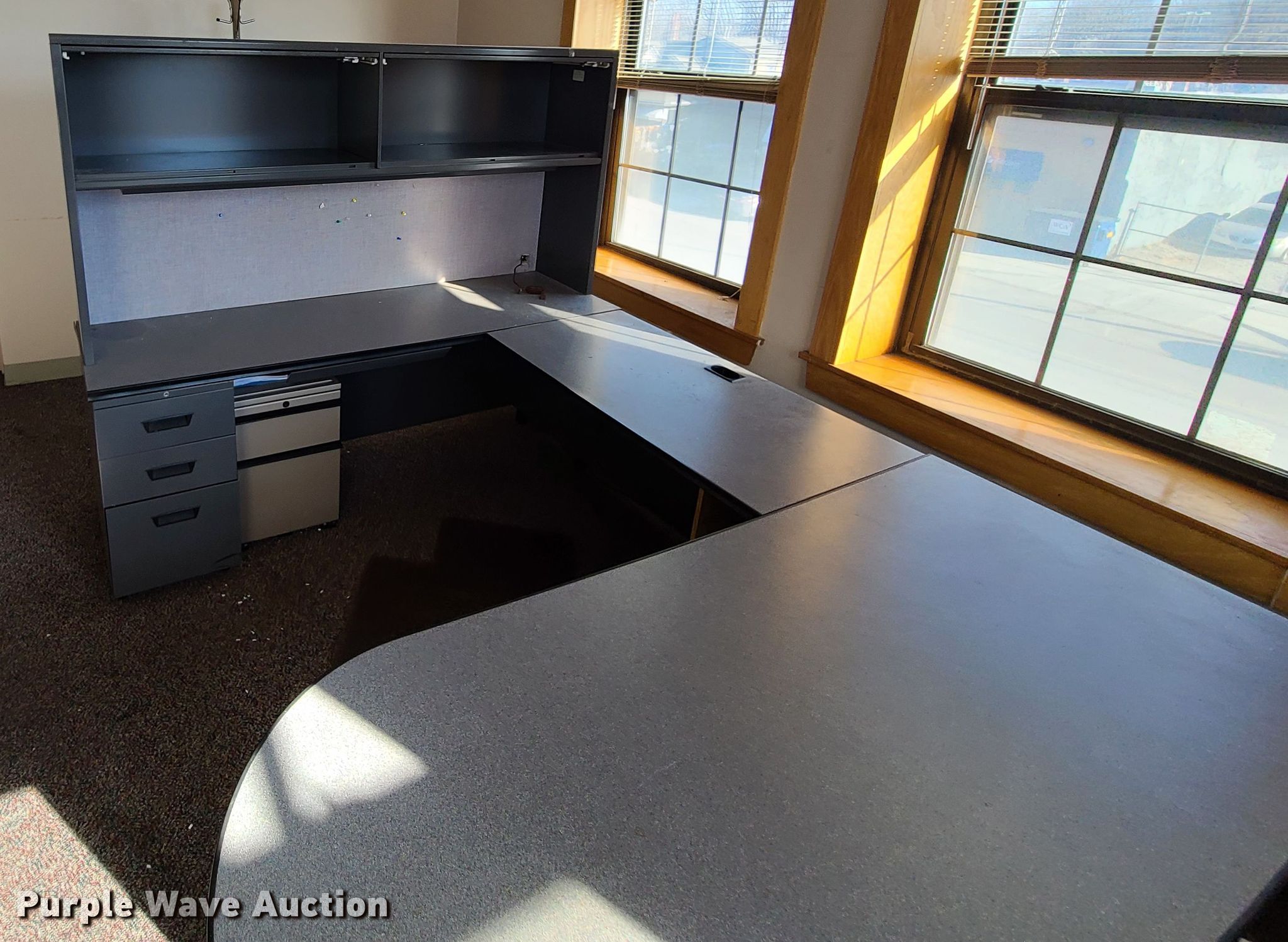 Office furniture in Kansas City, MO Item FW9633 sold Purple Wave