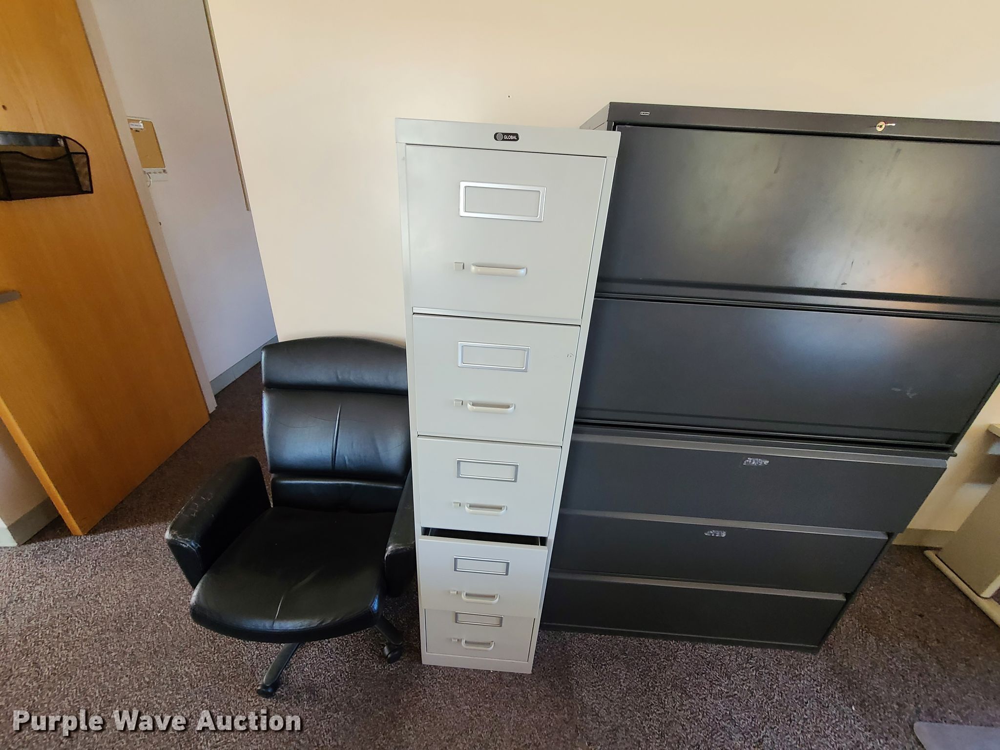 Office furniture in Kansas City, MO Item FW9633 sold Purple Wave