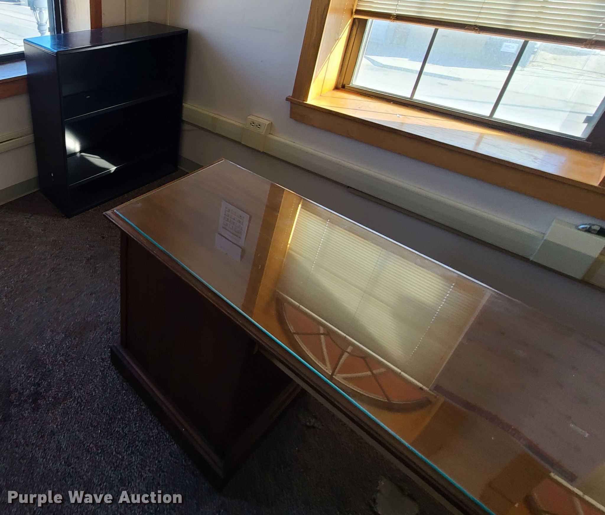 Office furniture in Kansas City, MO Item FW9633 sold Purple Wave