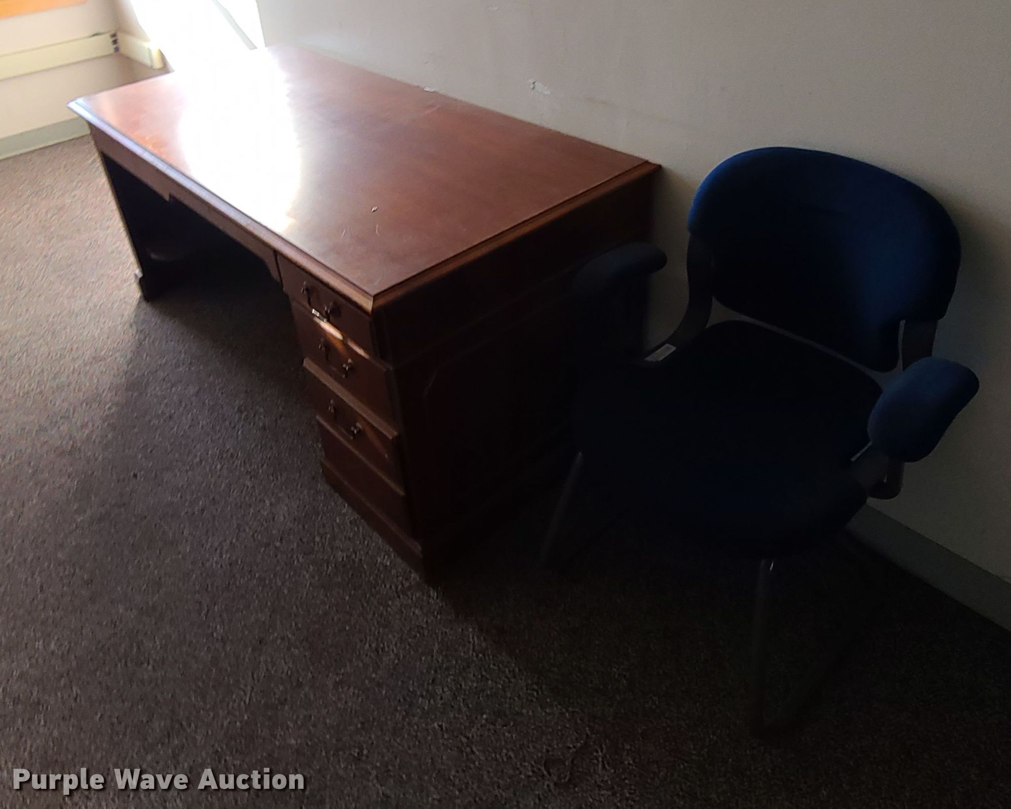 Office furniture in Kansas City, MO Item FW9634 sold Purple Wave