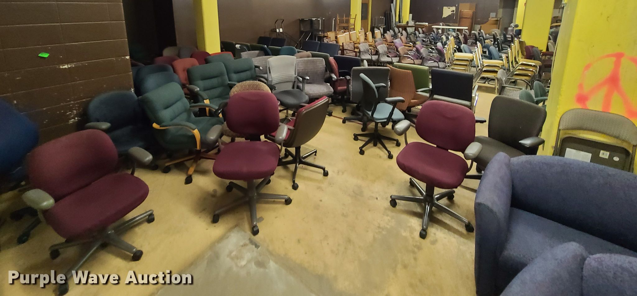 Office furniture in Kansas City, MO Item FW9635 sold Purple Wave