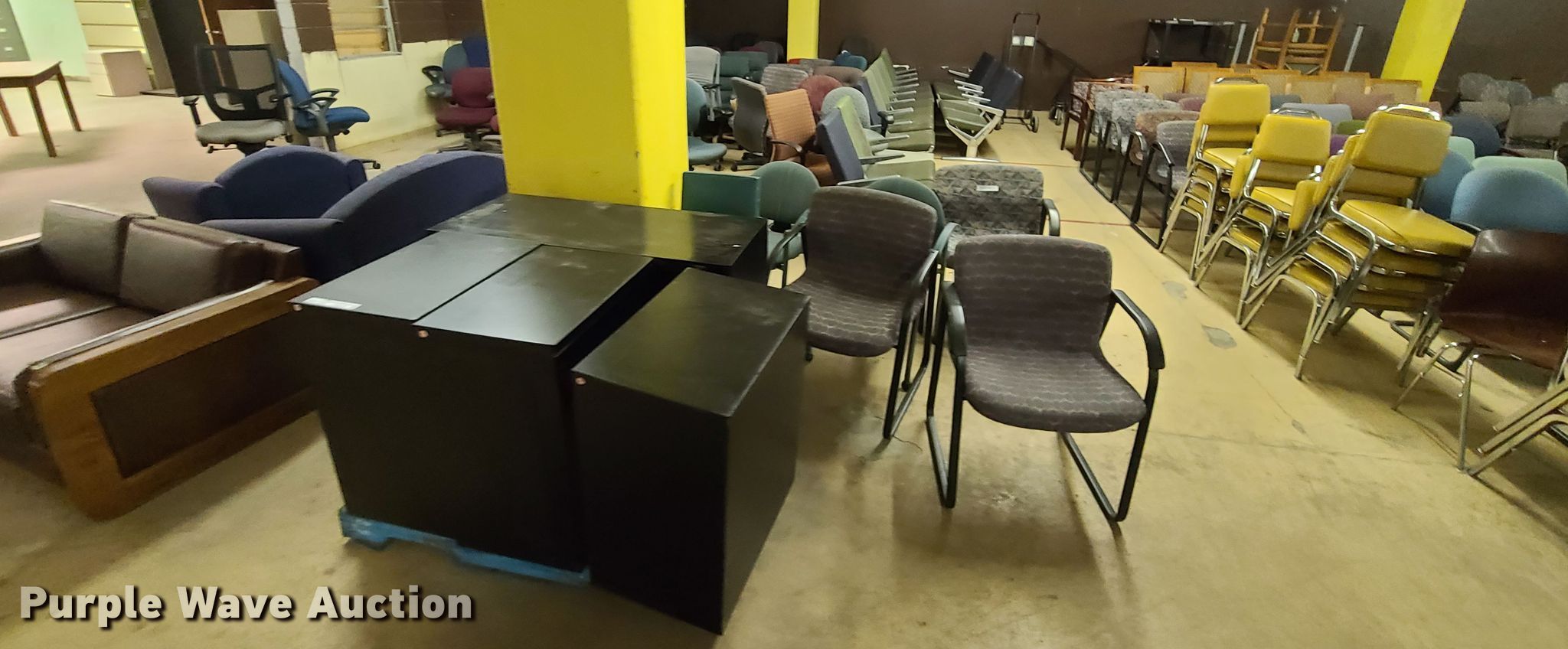 Office furniture in Kansas City, MO Item FW9635 sold Purple Wave