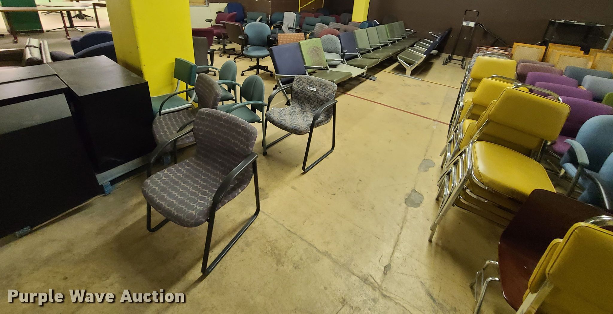 Office furniture in Kansas City, MO Item FW9635 sold Purple Wave