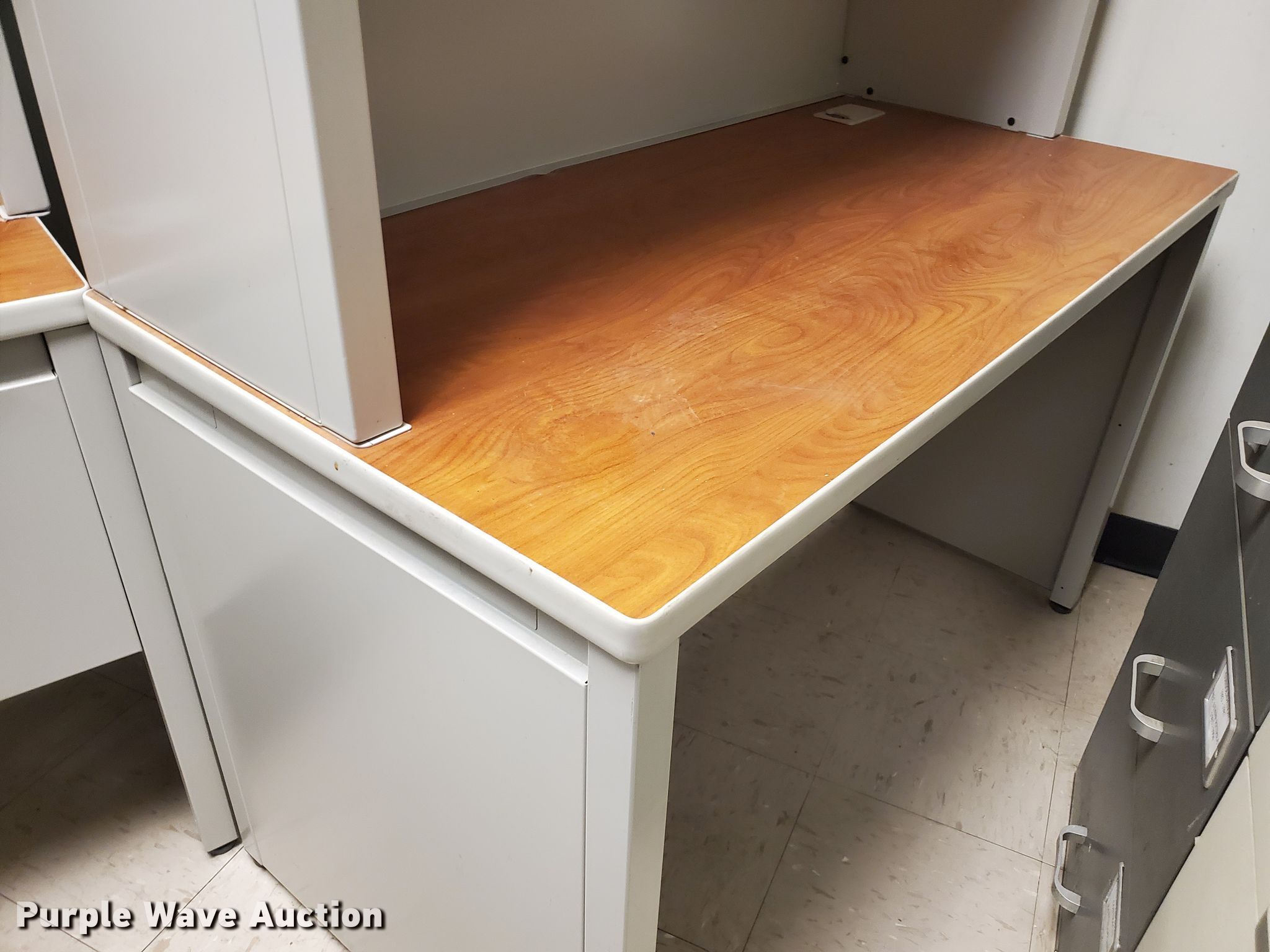 (2) office desks in Denver, CO Item HW9512 sold Purple Wave