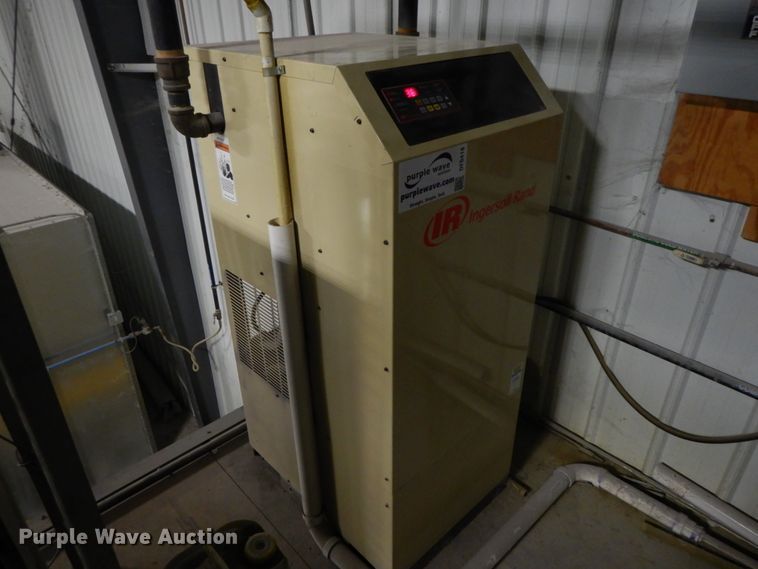 image for item DF6418 Ingersoll Rand NVC200A40N refrigerated air dryer