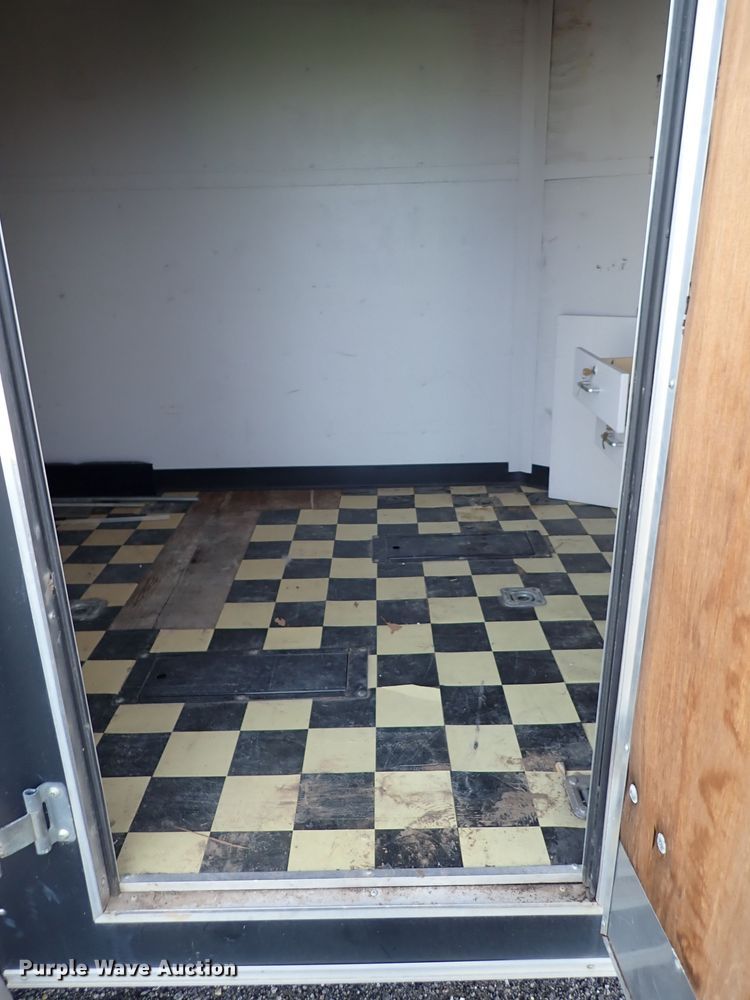 image for item DJ0010 2005 Haulmark FNV7X16WT2 enclosed cargo trailer