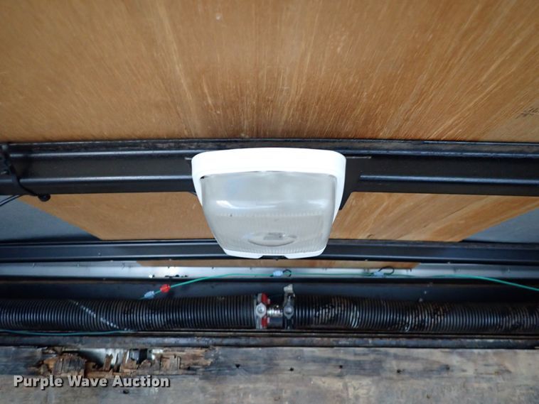 image for item DJ0010 2005 Haulmark FNV7X16WT2 enclosed cargo trailer