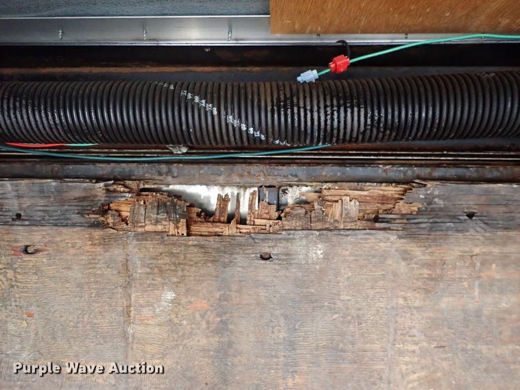 image for item DJ0010 2005 Haulmark FNV7X16WT2 enclosed cargo trailer