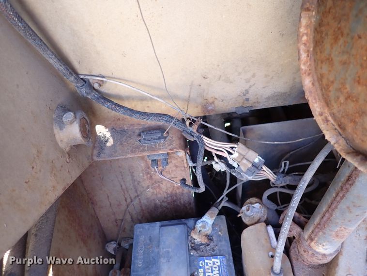 image for item DJ0036 1976 Bobcat 520  skid steer loader