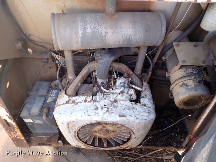 image for item DJ0036 1976 Bobcat 520  skid steer loader