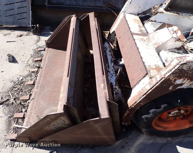 image for item DJ0036 1976 Bobcat 520  skid steer loader